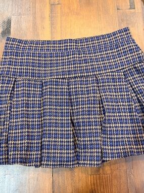 American Eagle Outfitters Blue and Tan Houndstooth Pleated Skirt